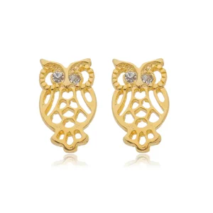 Brinco Coruja com Zircônias banhado a ouro 18 K