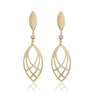 Brinco Gota Desenhada banhado a ouro 18 K